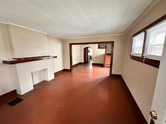 2nd image of 1933 Emerson Ave