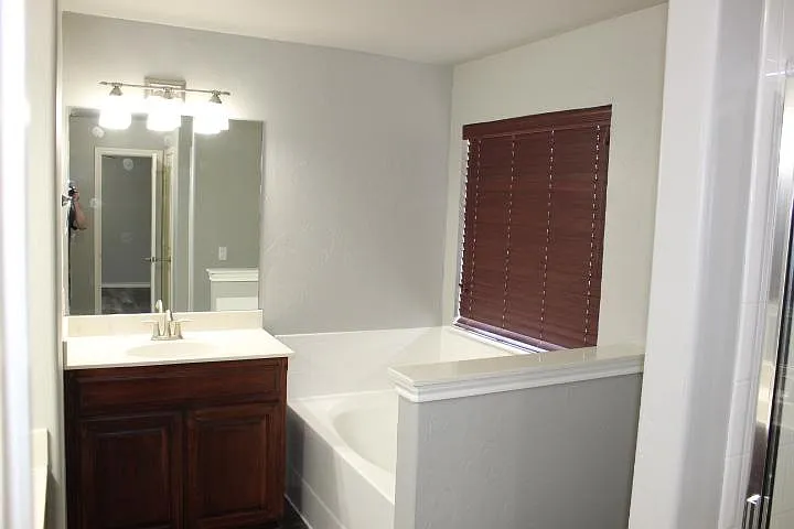505 SW 121st Pl — Photo 10