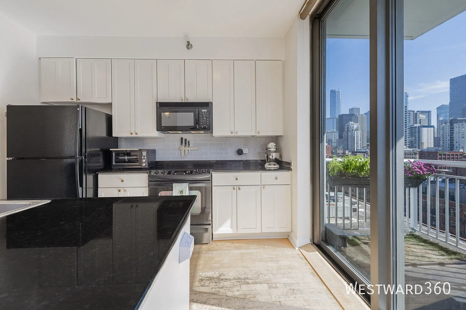 Available Starting 11/1 - Must See 1bd/1bth With Parking Included — Photo 3