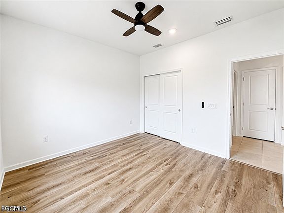 5th image of 42723 Valley Brooks St
