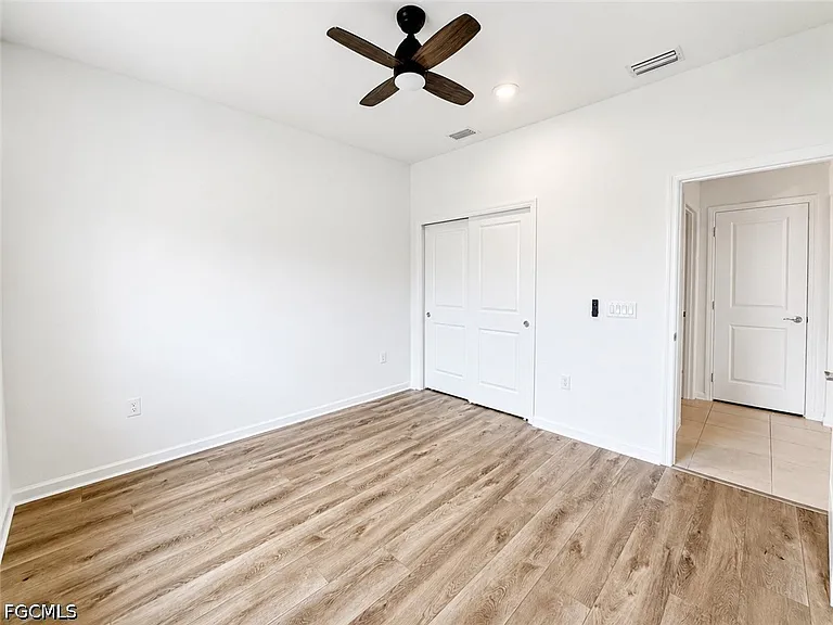 42723 Valley Brooks St — Photo 5