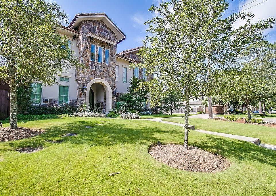 Beautiful Custom built home on corner lot in desired Oak Forest