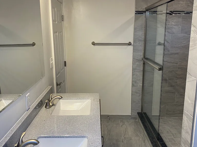 2404 Floral Hill Dr — Photo 10