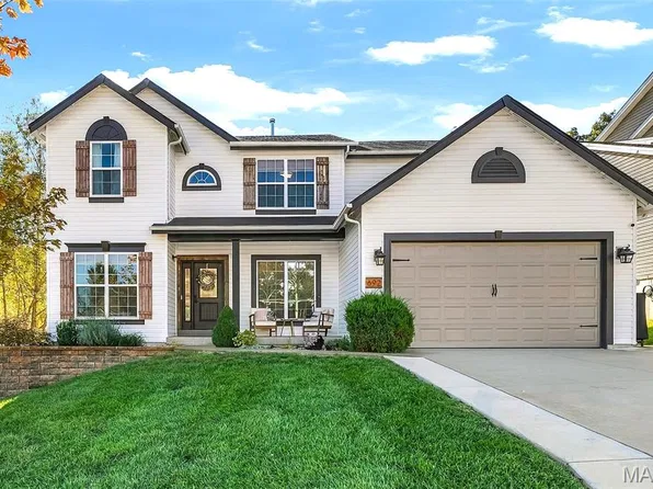 692 Winding Bluffs Dr, Fenton, MO 63026