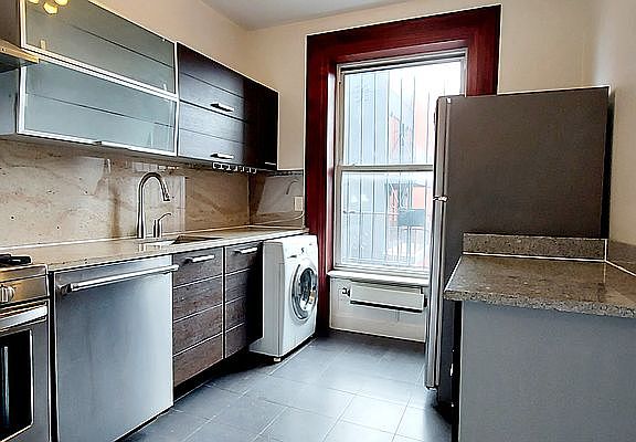 4th image of 1108 Bedford Ave #2