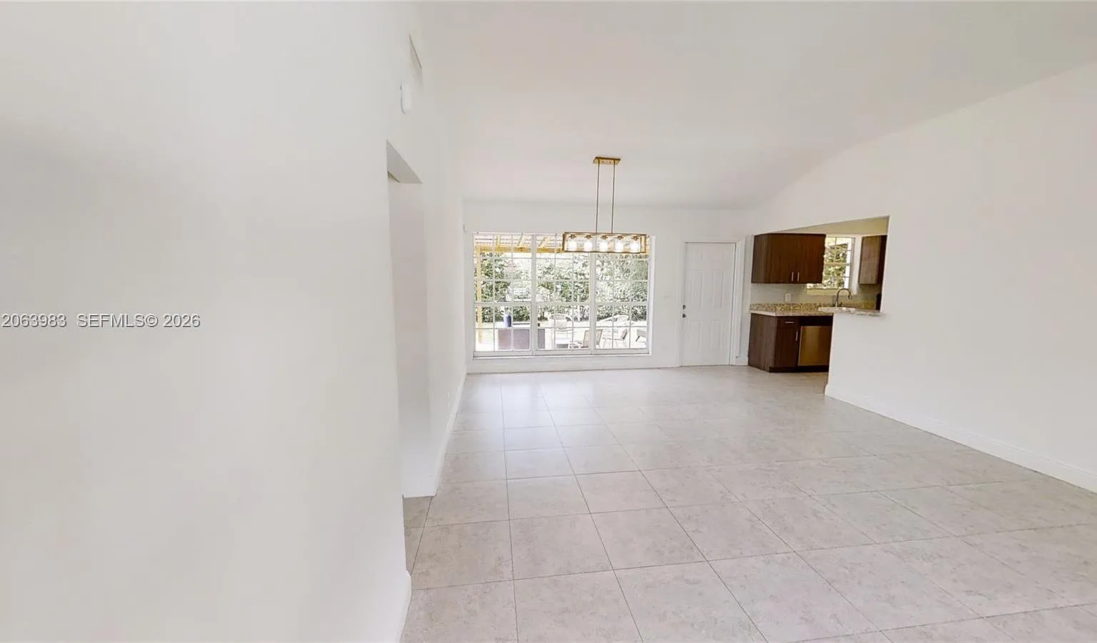 Glendale Manor — Photo 4