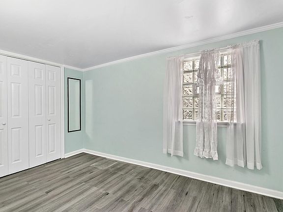 4th image of 2842 N Hamlin Ave Unit 3
