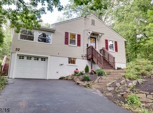 32 Hillside Ter, Wayne, NJ 07470