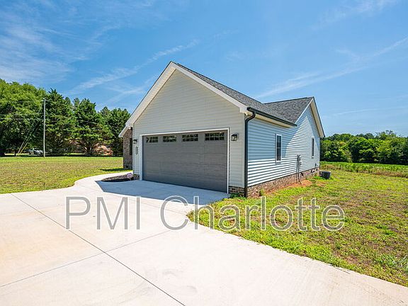 5th image of 2128 Chatfield Rd