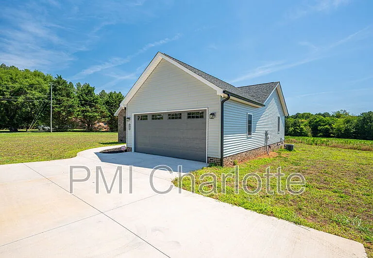 2128 Chatfield Rd — Photo 5