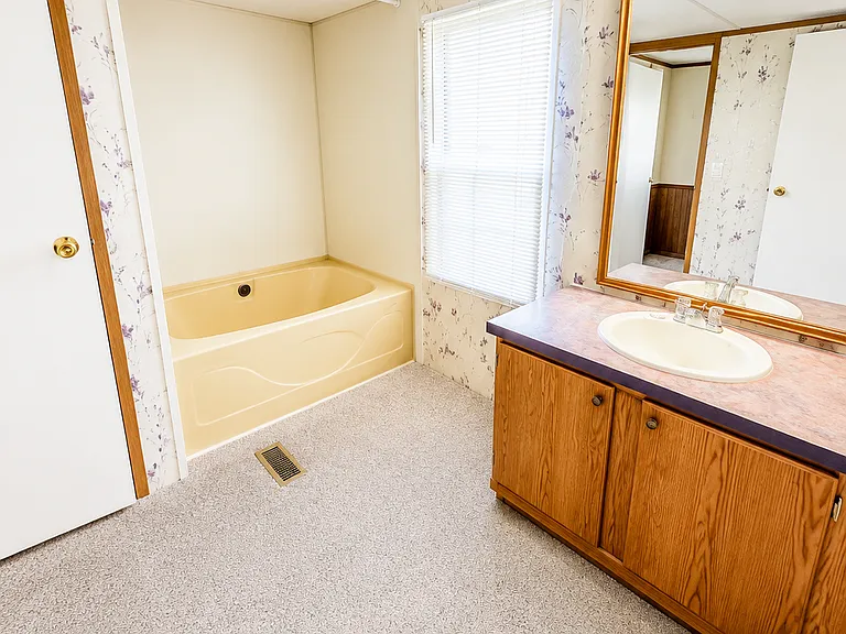 20766 Hamlet Dr — Photo 7