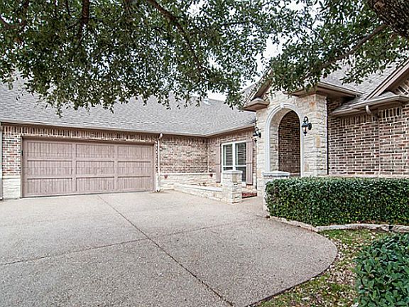 3rd image of 4108 Bluff View Dr