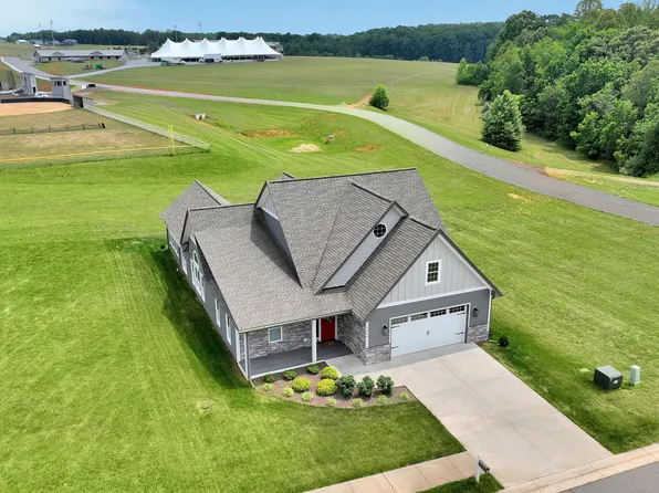 1058 Eagle Crest Ln, Moneta, VA 24121