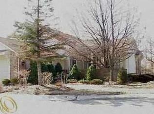 6926 Pebblecreek Woods Dr #1, West Bloomfield, MI 48322