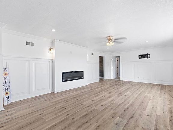 3rd image of 304 W 2nd Street