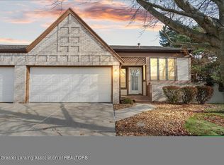1120 Rolling Green Ln, Lansing, MI 48917