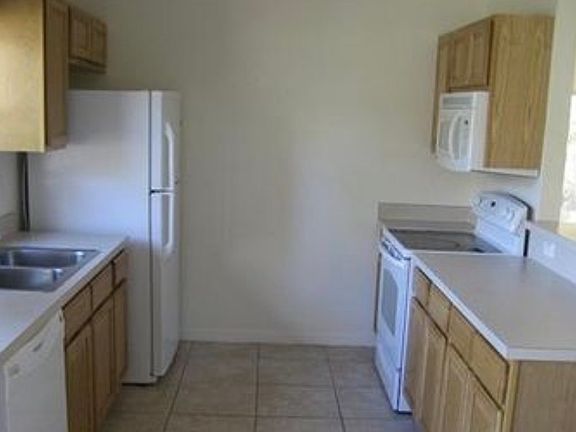 3rd image of 8905 Marina Ave