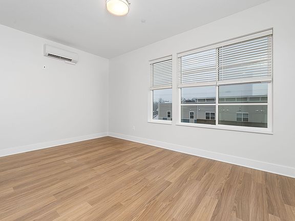 5th image of 640 Eastern Ave SE #2A