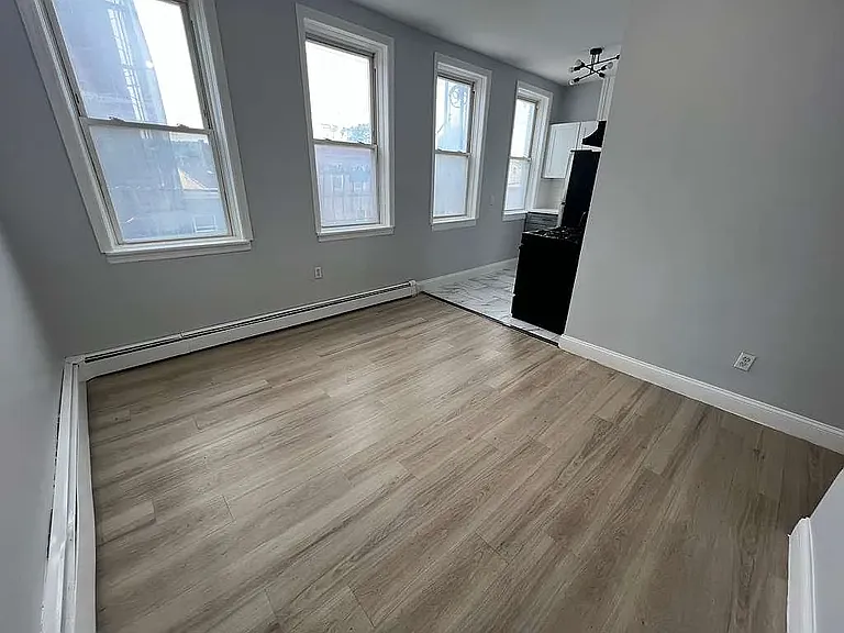595 River St #6 — Photo 3