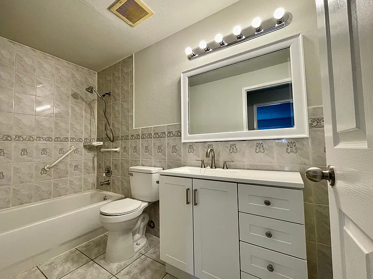 2715 S 256th Pl #A — Photo 8