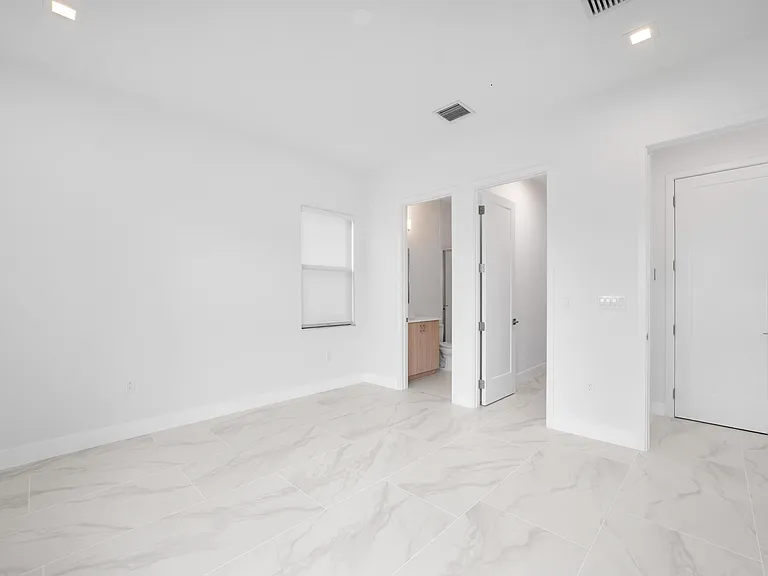 20262 Rosewood Garden Way — Photo 36