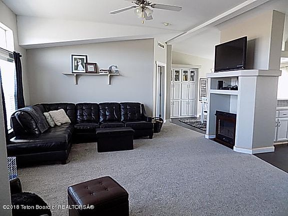 2nd image of 23 Hawken Ln