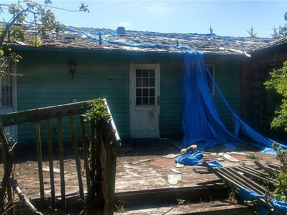 3rd image of 180 Marine View Dr SE