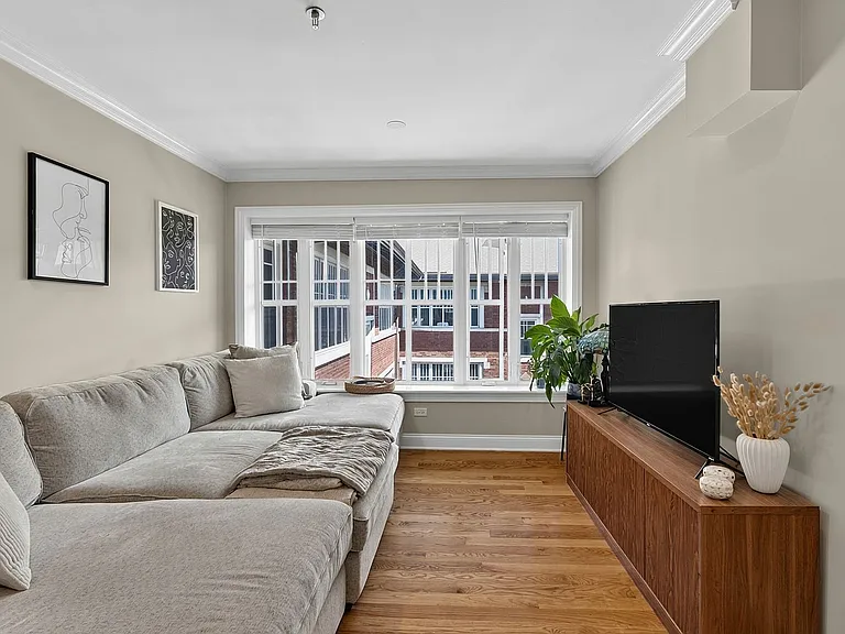 Hinman Court Condos — Photo 24