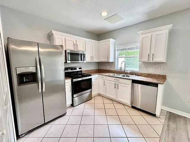 3 bed, 2.5 bath, 1276 sqft, $2,175 — Photo 4