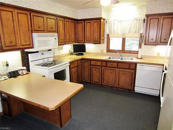 4th image of 542 Barker St
