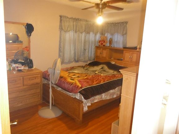 3rd image of 2208 Thompson Ave
