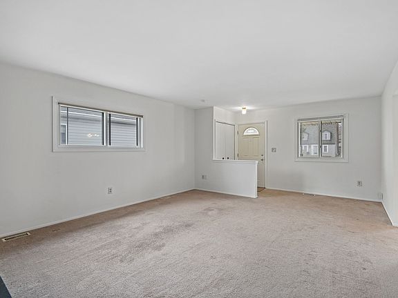 5th image of 19106 Maryland St