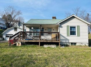 231 Grove St, Max Meadows, VA 24360