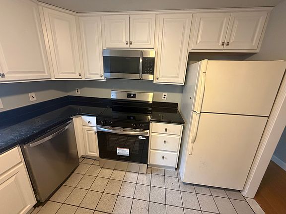 2nd image of 90 Sylvia St #2