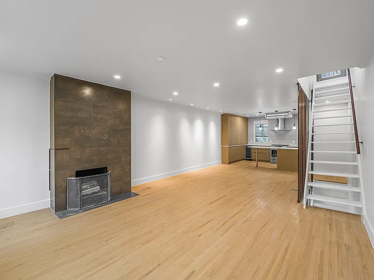 19 1st Ave #1 — Photo 5