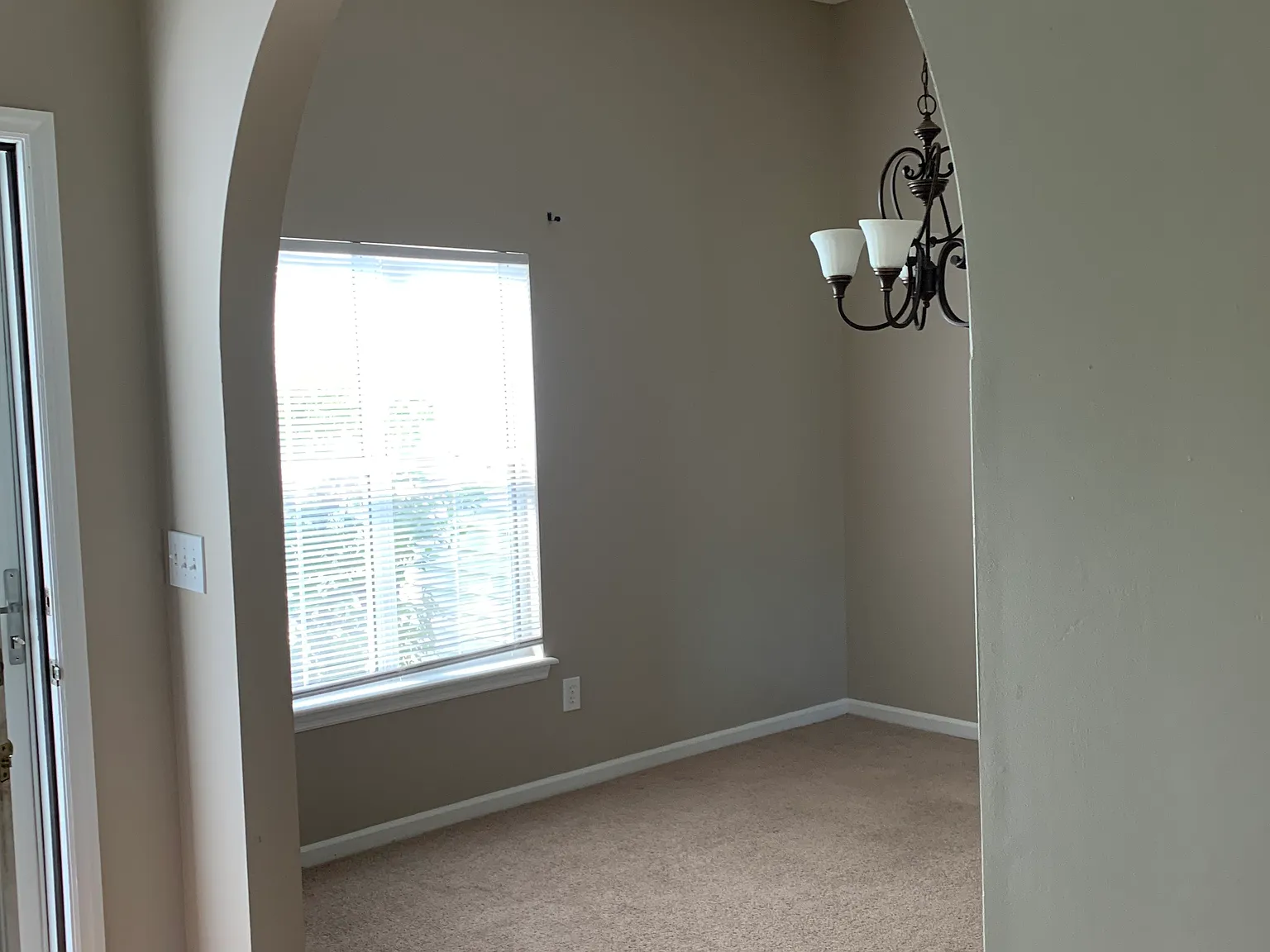 3 bed, 1651 sqft, $2,600 — Photo 3