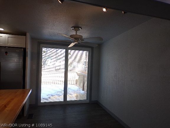 3rd image of 403 W Argyle Ave