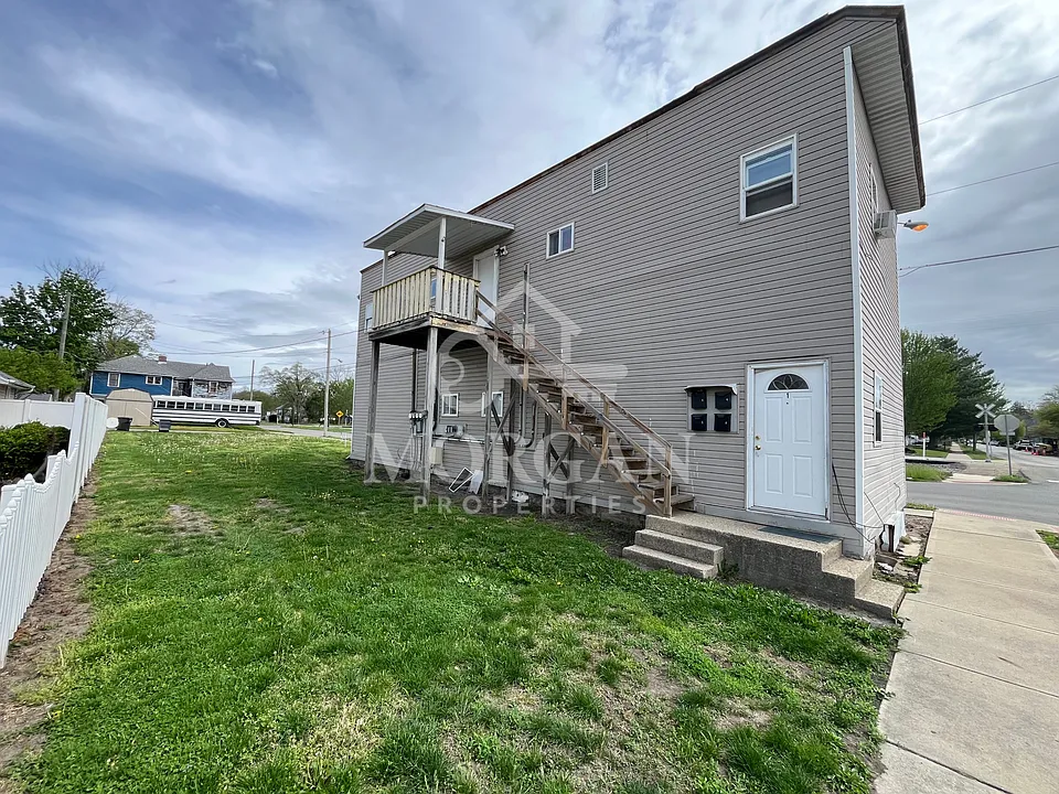 702 W 5th St #3