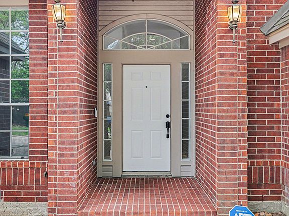 2nd image of 215 Bristol Bend Cir