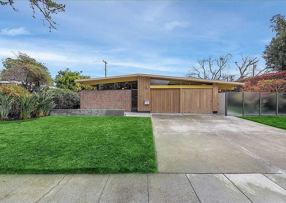 1st image of 749 Wildwood Ln