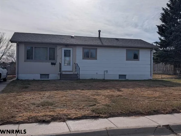1745 Nelson Ave, Gering, NE 69341