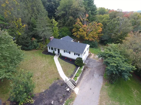 8 Blueberry Ln, Sturbridge, MA 01566