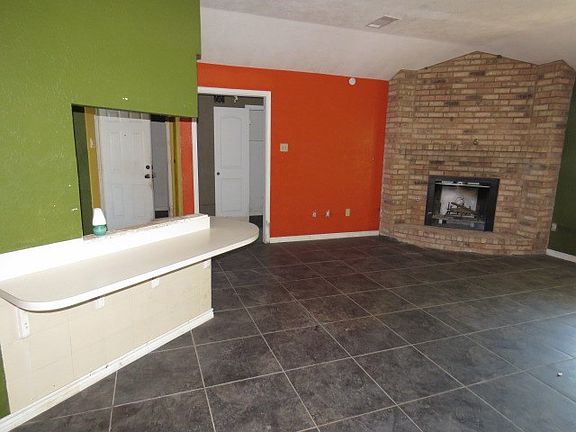 2nd image of 3033 Oak W