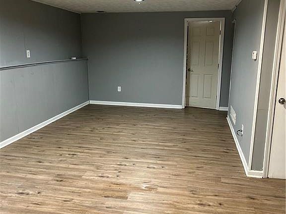 3rd image of 3637 Windmill Rd