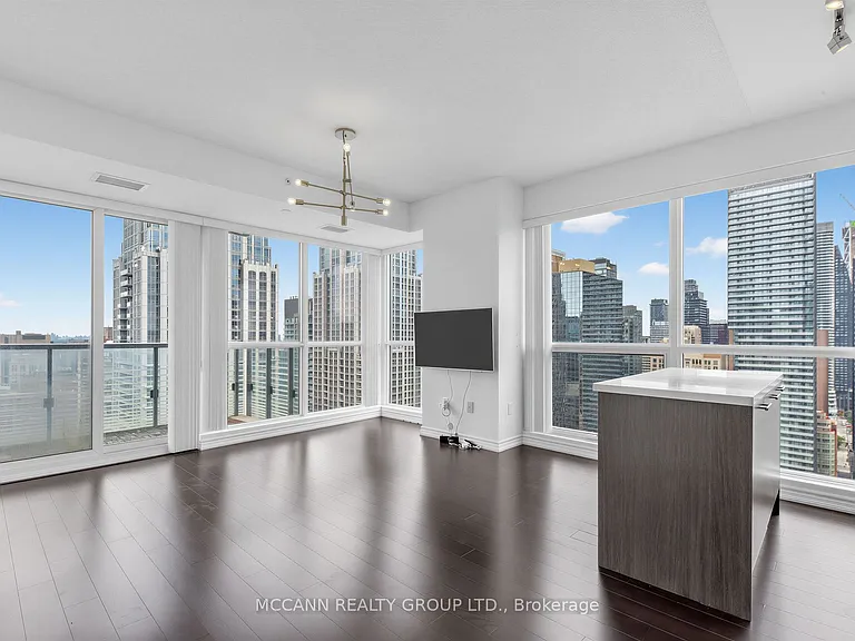 386 Yonge St #3015 — Photo 3