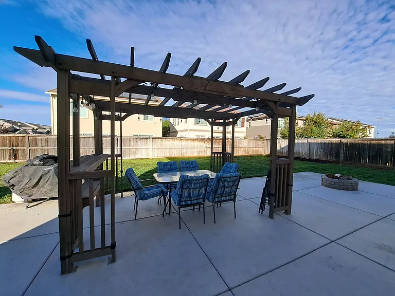 1160 Yale Dr — Photo 32