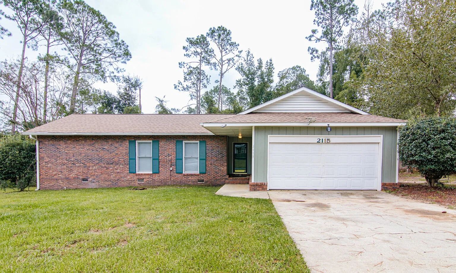 4 bed, 2.0 bath, 2015 sqft, $1,825 — Photo 1