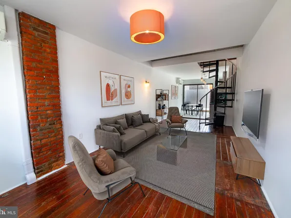 2560 Collins St, Philadelphia, PA 19125
