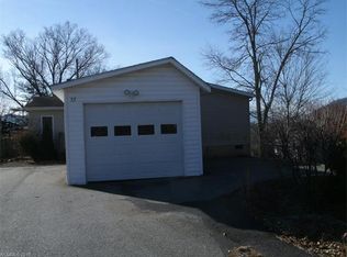 32 Meg Pie Ln, Waynesville, NC 28785