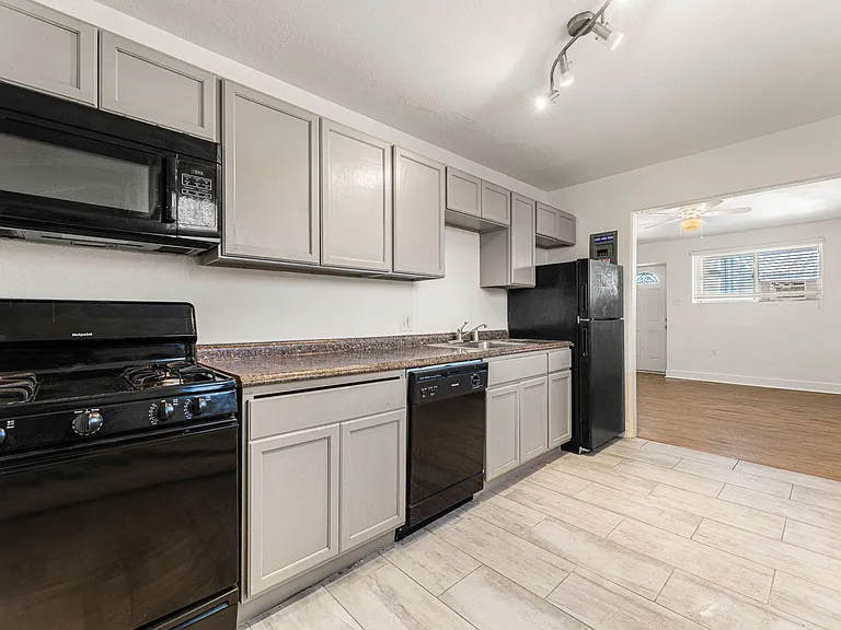 1218 Zephyr St — Photo 1